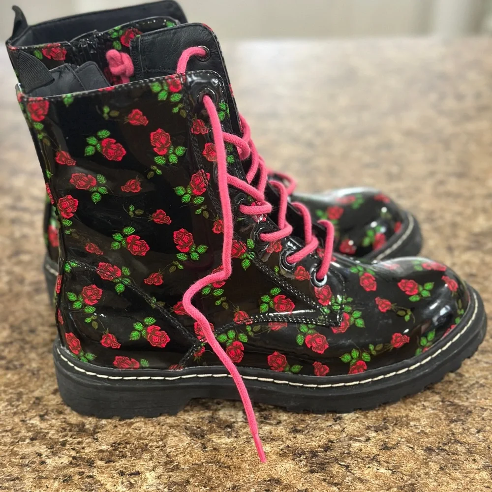 Betsey Johnson Elite Boots - Picture 1 of 4